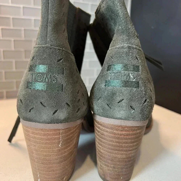 TOMS Olive Suede Size 10 - Picture 3 of 6